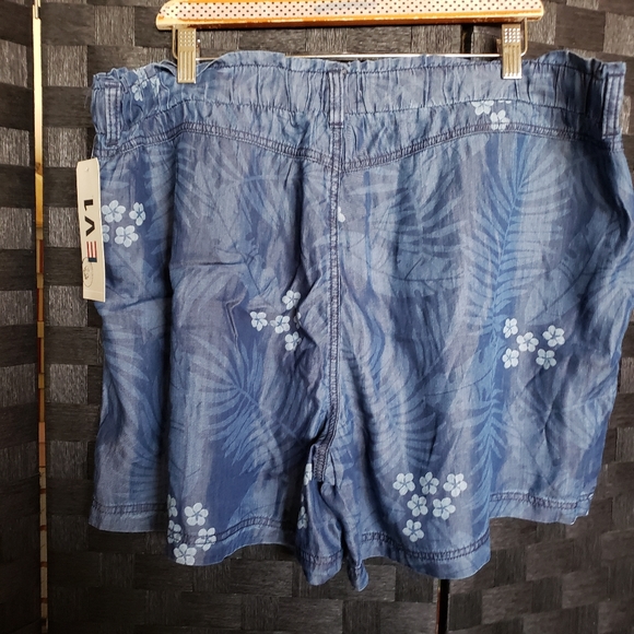 Shorts - Picture 2 of 2